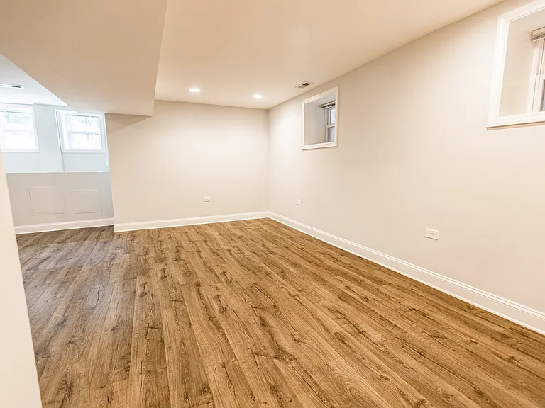 2127 N Sheffield Ave — Photo 10
