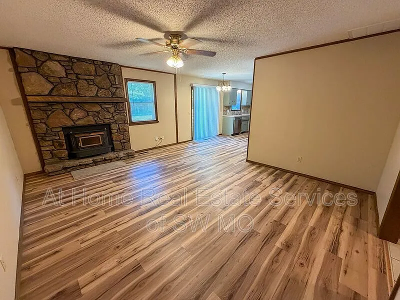 3 bed, 2.0 bath, $1,530 — Photo 2