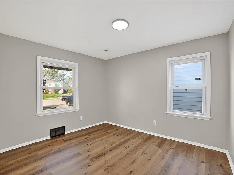 303 S Green Rd — Photo 13