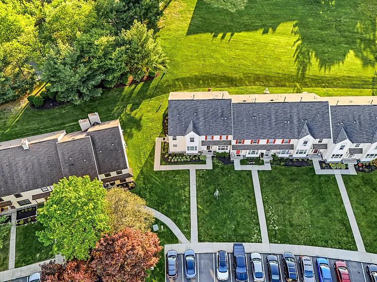 327 Allens Ln — Photo 35