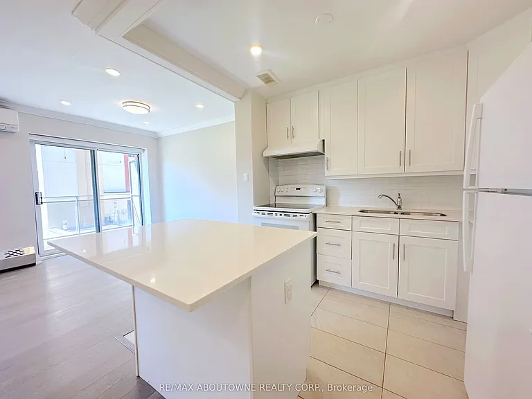 135 Allan St #204 — Photo 3