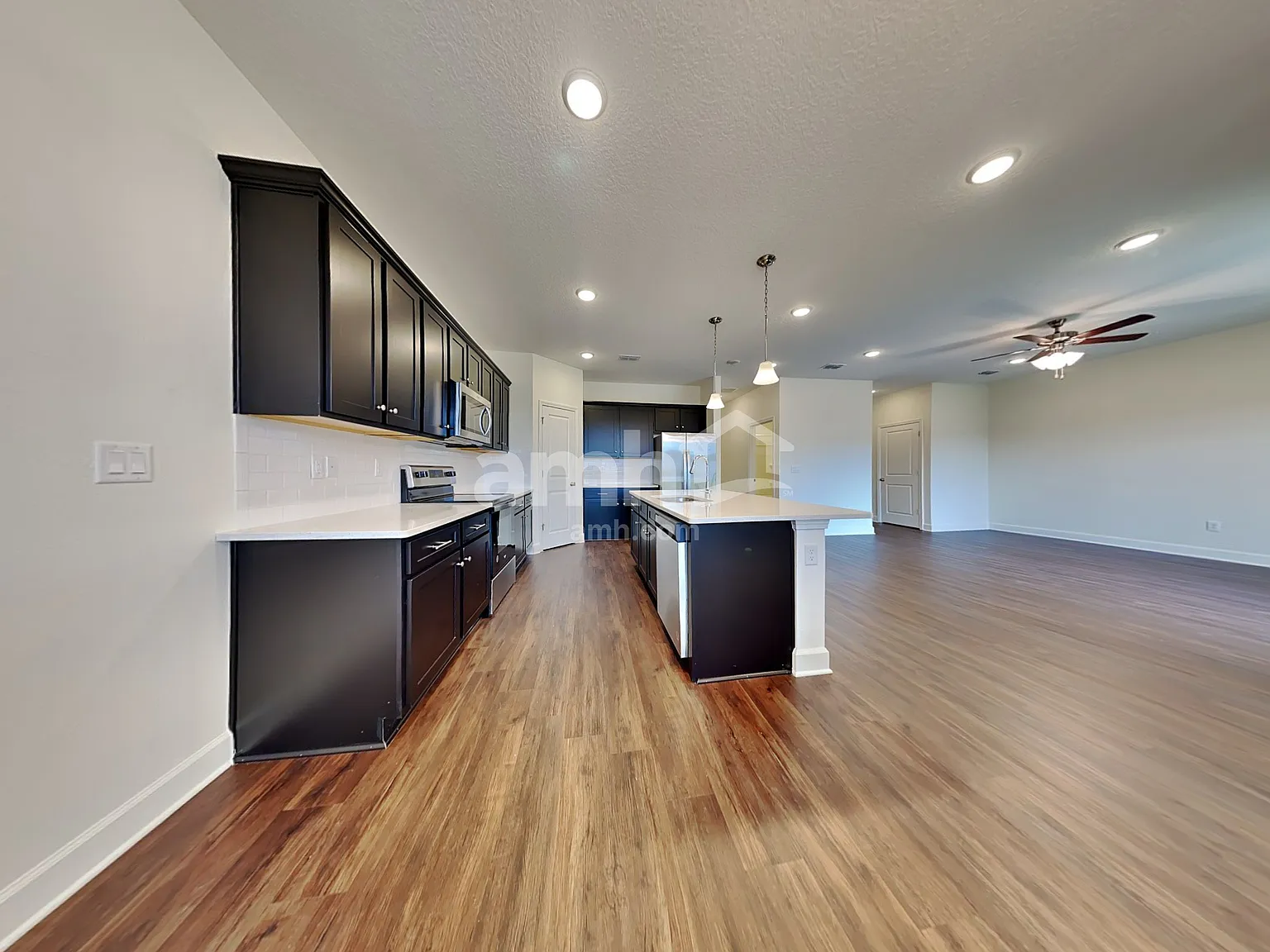 5 bed, 3.0 bath, 2372 sqft, $2,540 — Photo 4