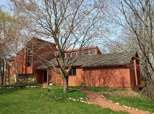 3113 Rolaine Pkwy, Hartford, WI 53027