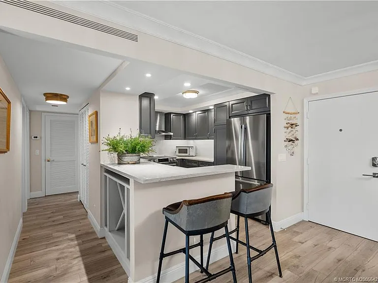 125 Ocean Ave #506 — Photo 8
