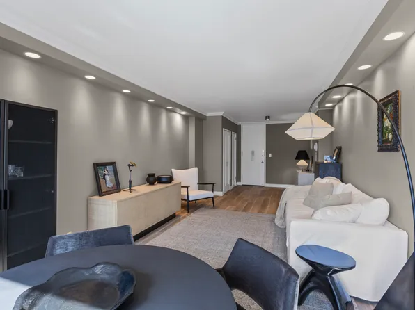 20 West 64th Street image 2 of 17