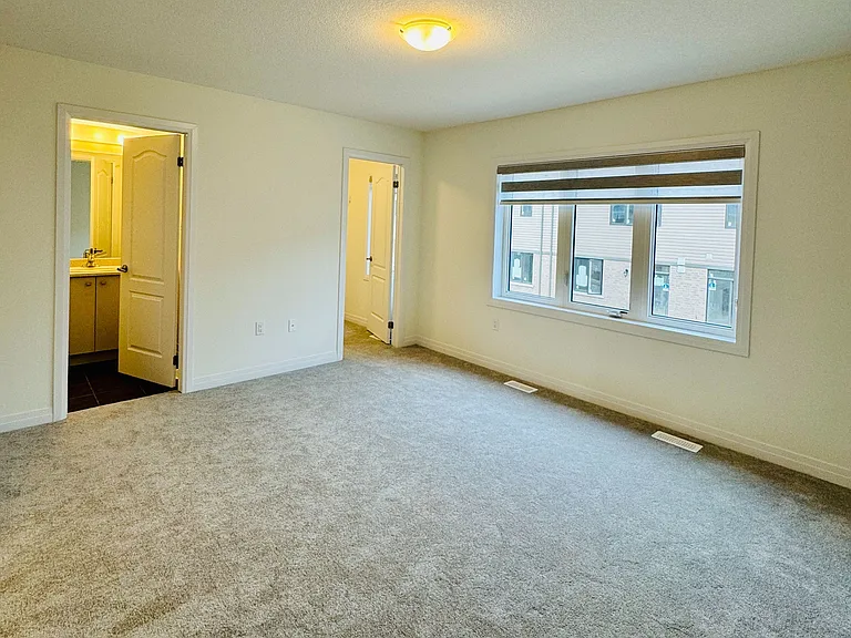 52 Cresthaven Hts — Photo 15