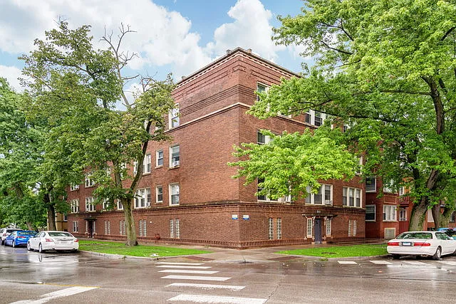 1943 W Chase Ave #2 — Photo 17