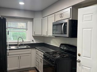 54 Woodlawn Dr, Saint Charles, MO 63301