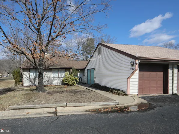 15 E Azalea Ln, Mount Laurel, NJ 08054