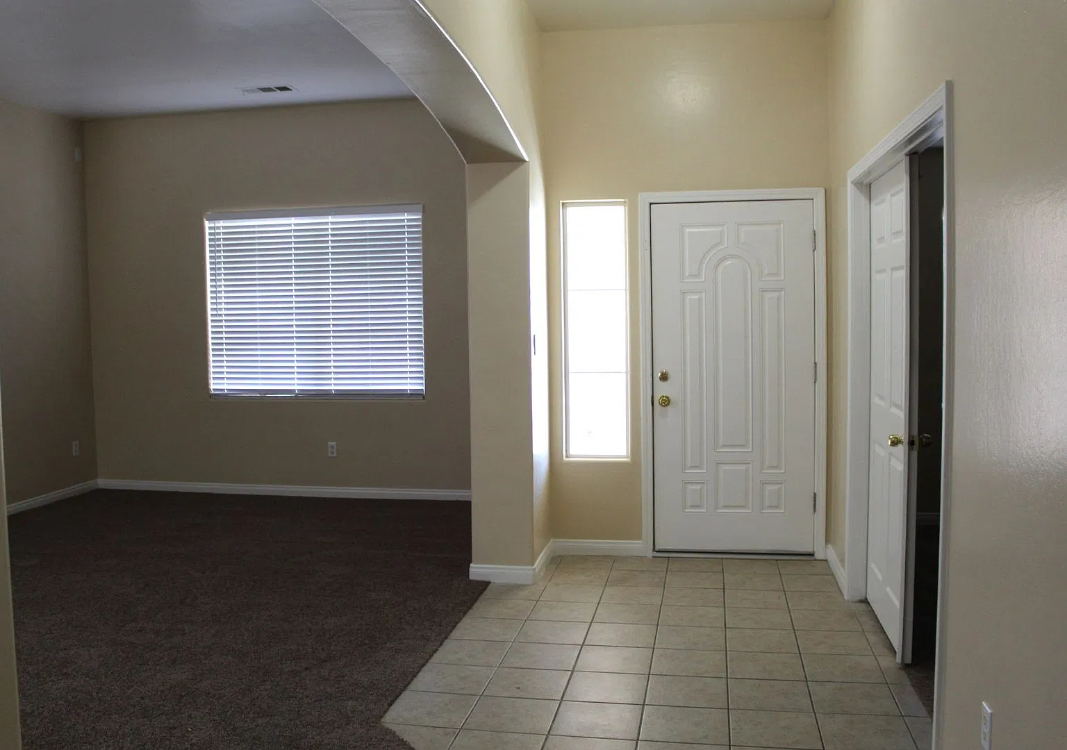 Great Home Southwest Lots of Room! — Photo 2