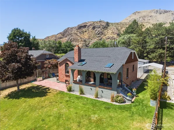 446 5th Street, Chelan Falls, WA 98817
