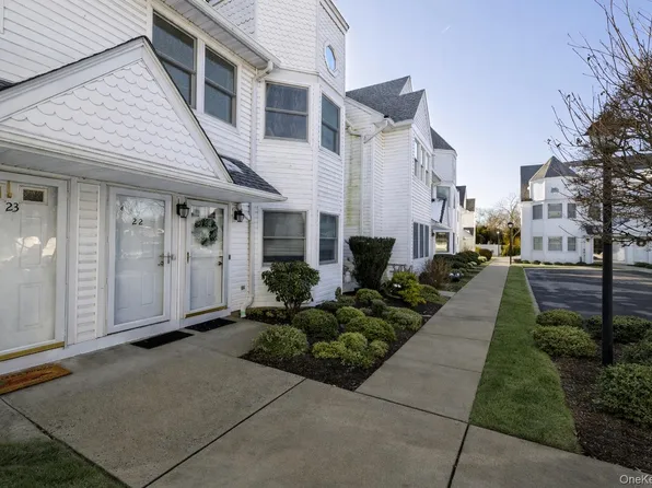 22 Ridgewood Drive, Wantagh, NY 11793