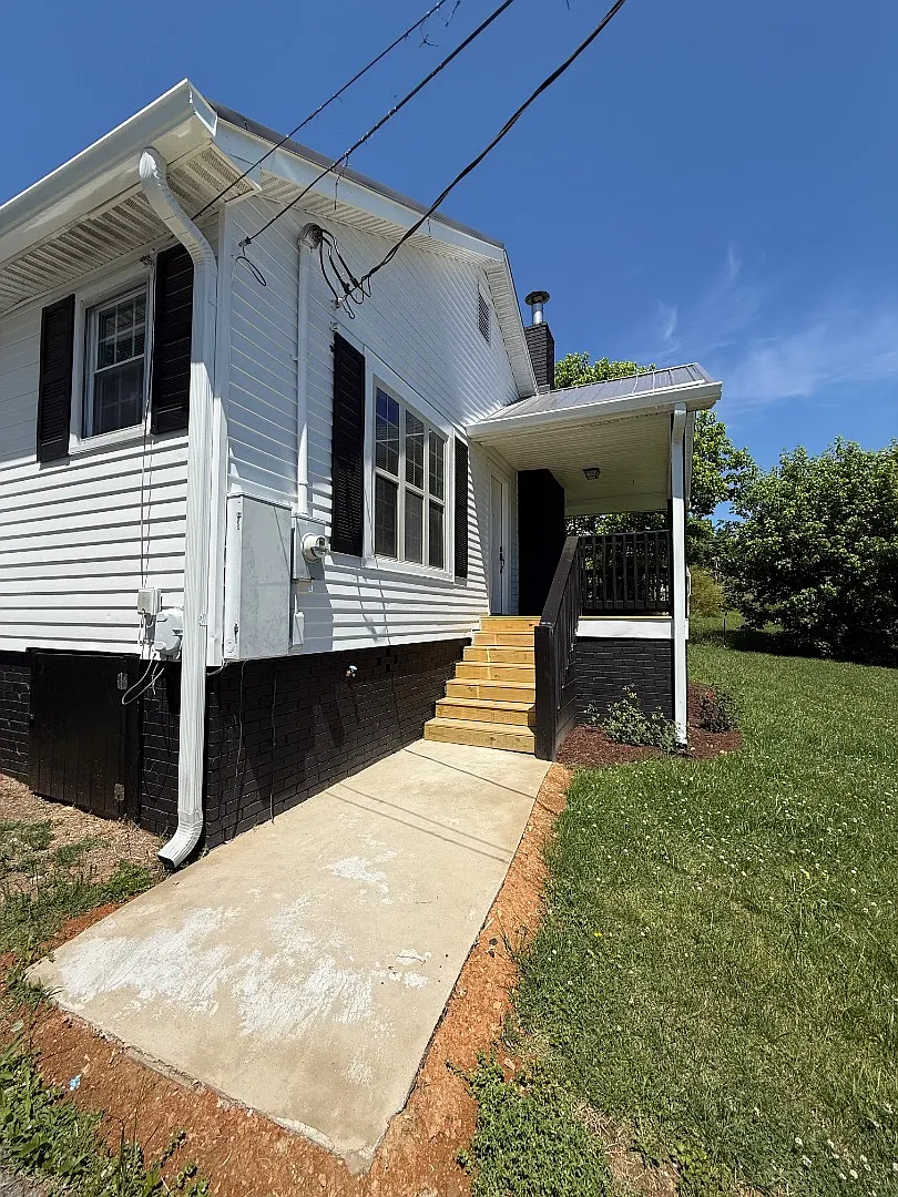 Unit Photo - 136 Kingsley Ave