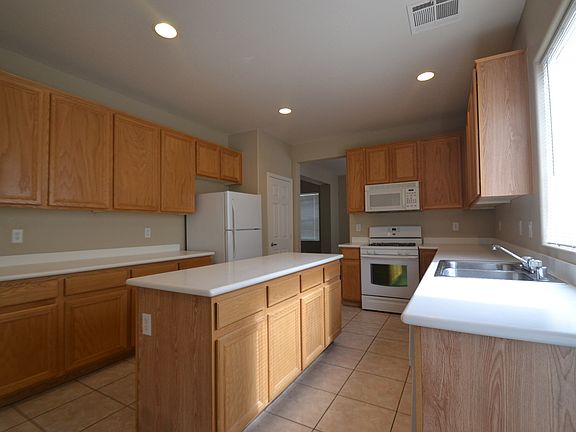 4th image of 4337 Pacific Crest Ave