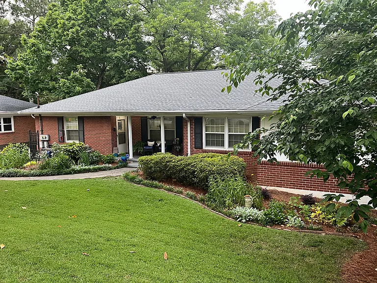 588 Wimbledon Rd NE — Photo 24