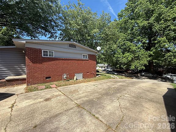 3rd image of 4147 Welling Ave