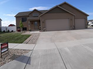1436 Marilyn Way, Dickinson, ND 58601