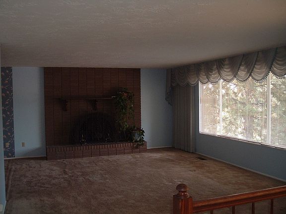 Living rm/gas fireplace