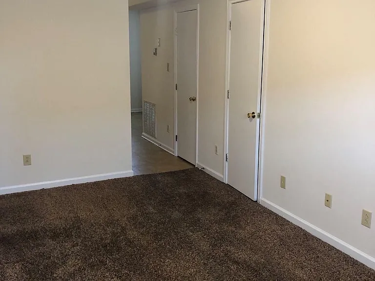 2304 Raleigh Ct #6 — Photo 8