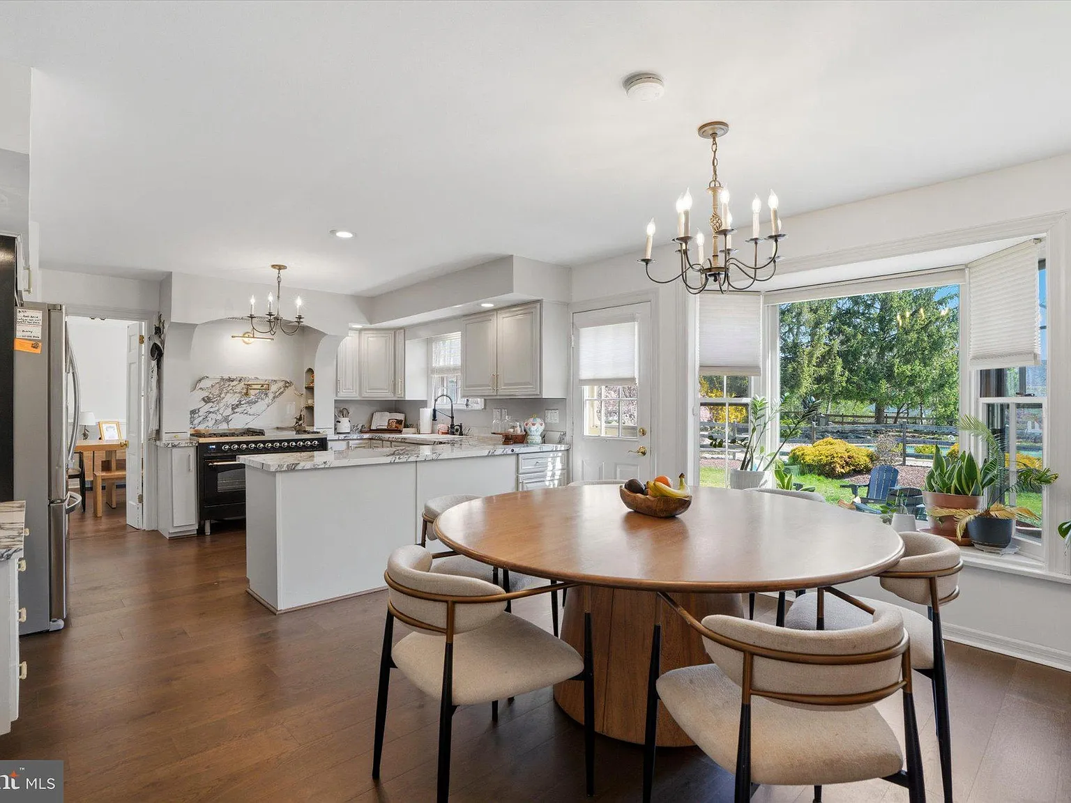 5 bed, 2.5 bath, 3533 sqft, $4,500 — Photo 4