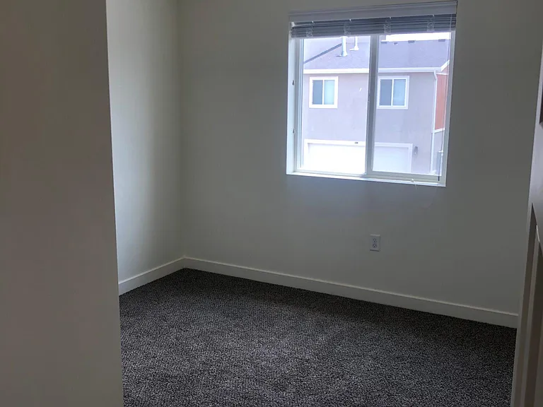 203 E 700 N — Photo 14