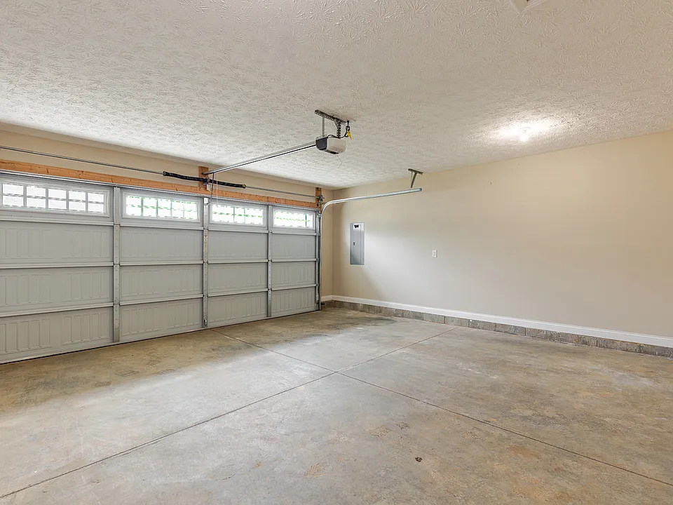305 Breckinridge Cir