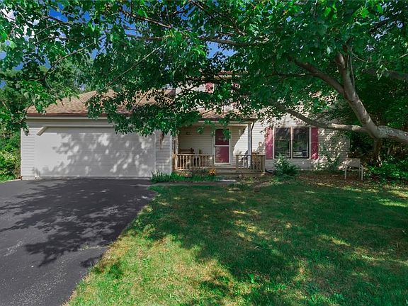 3rd image of 13 Haverhill Dr