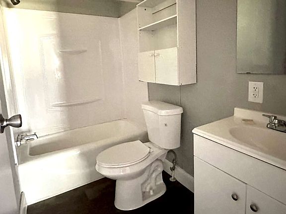 4th image of 518 SE Sharon Ln