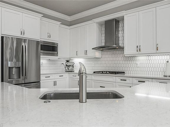 3rd image of 4705 Kensington CIR
