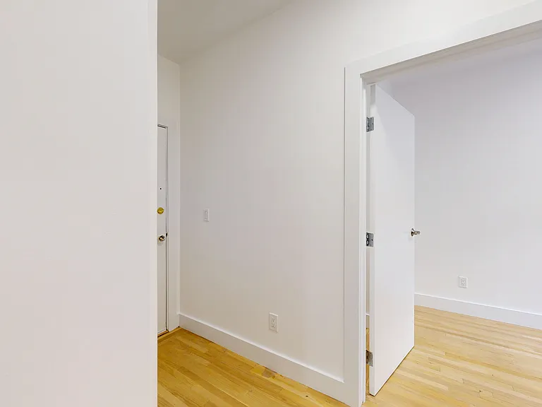 2942 Franklin St #9 — Photo 7