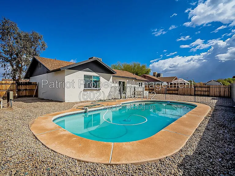 7003 W Sierra St — Photo 1