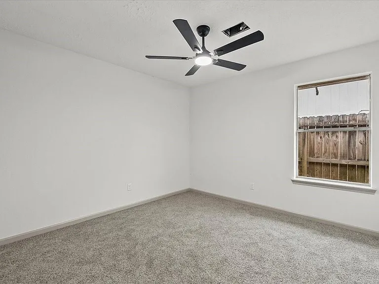 10912 Dogwood Dr — Photo 17