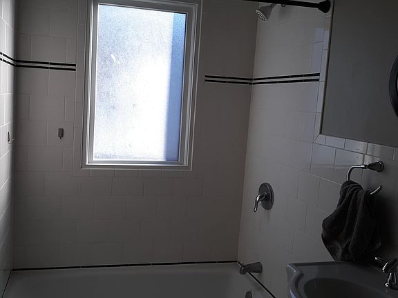 3rd image of 1325 N Adams St