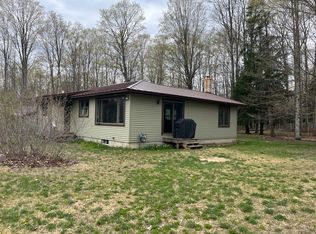 8464 Lake Ann Rd, Lake Ann, MI 49650