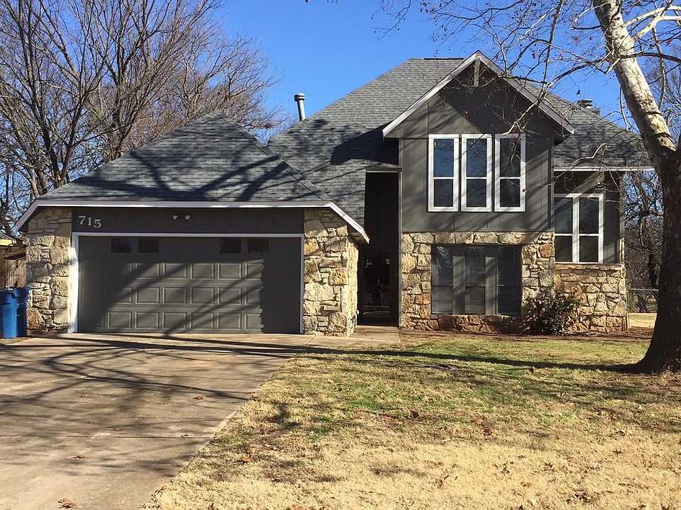 715 N. Dryden Circle, 2 car garage, great yard