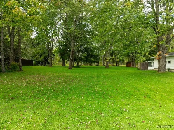 80 May Dr, Elma, NY 14059