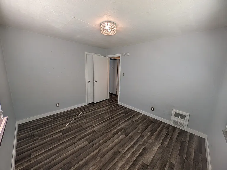 505 Maple St — Photo 18