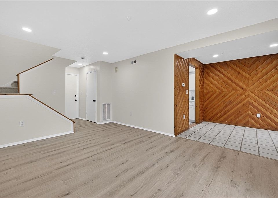 1st image of 60 Laurelwood Dr #32-3