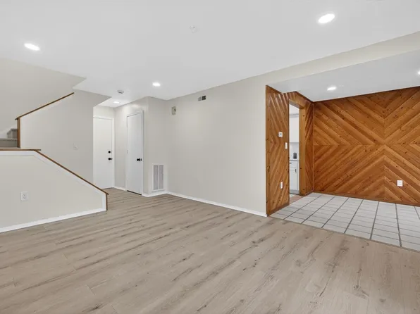 60 Laurelwood Dr #32-3, Stoughton, MA 02072