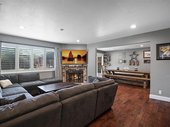 3rd image of 7821 Santa Barbara Dr