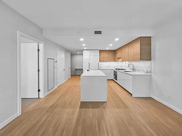 20XX Gilmore Ave N #2186, Burnaby, BC V5C 1V4