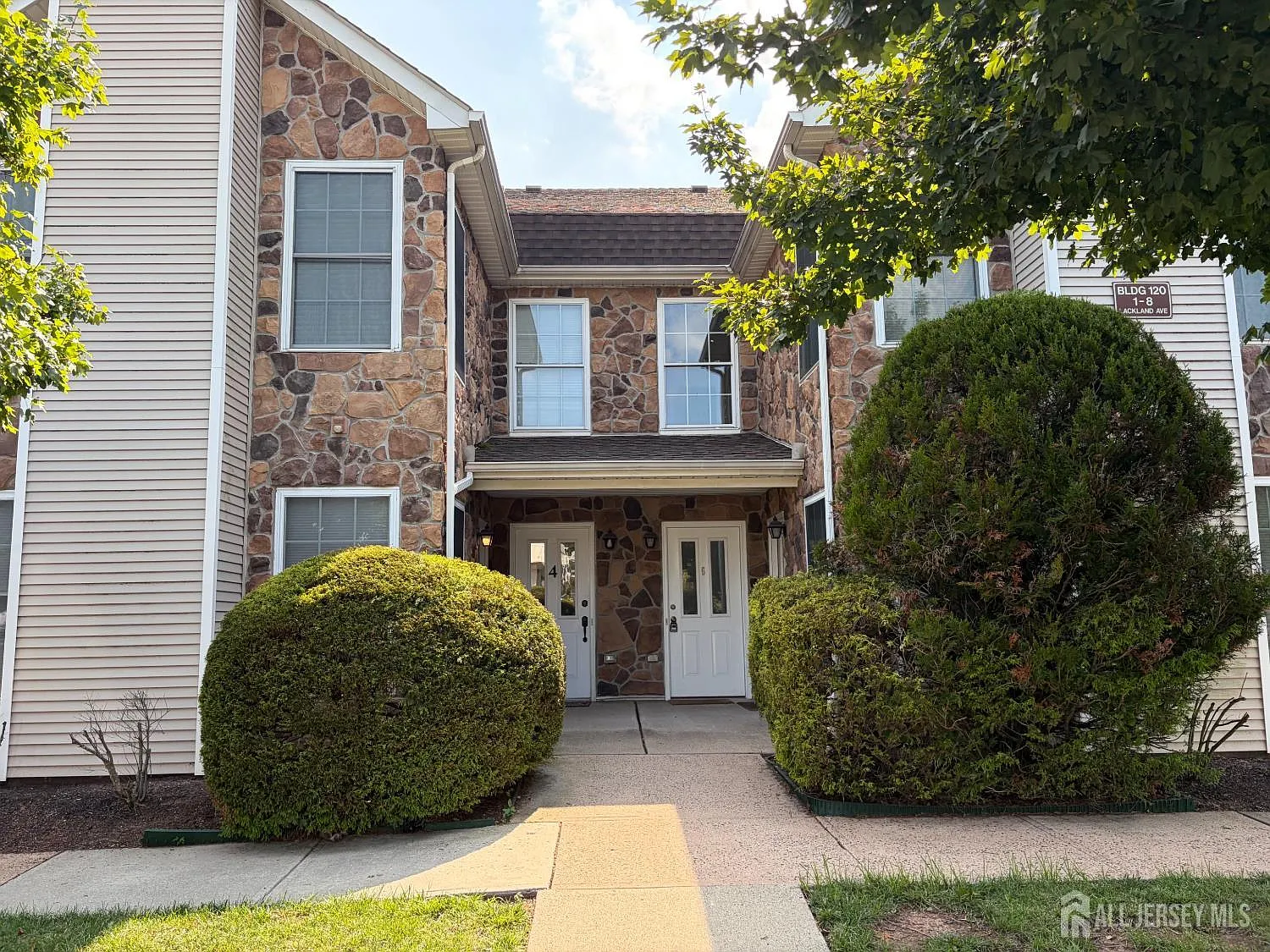 2 bed, 2.0 bath, 1174 sqft, $2,650 — Photo 1