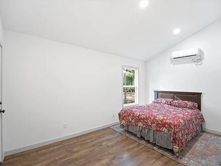 877 Yaupon Dr — Photo 17