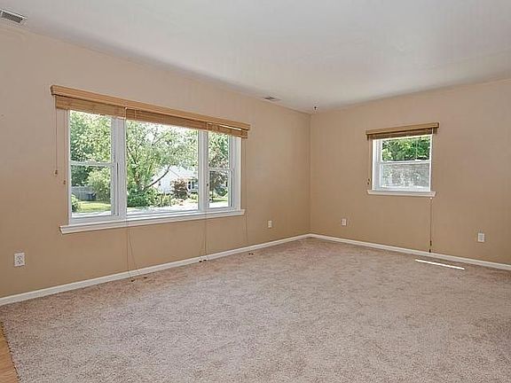 4th image of 2979 Shady Ln