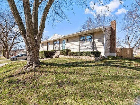 3rd image of 624 N Powahatan Dr