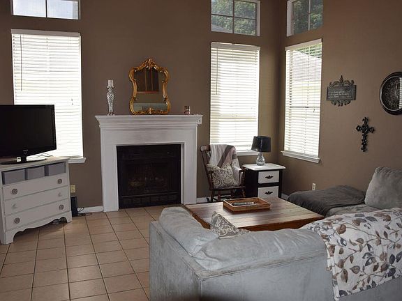3rd image of 18111 Beaverdell Dr