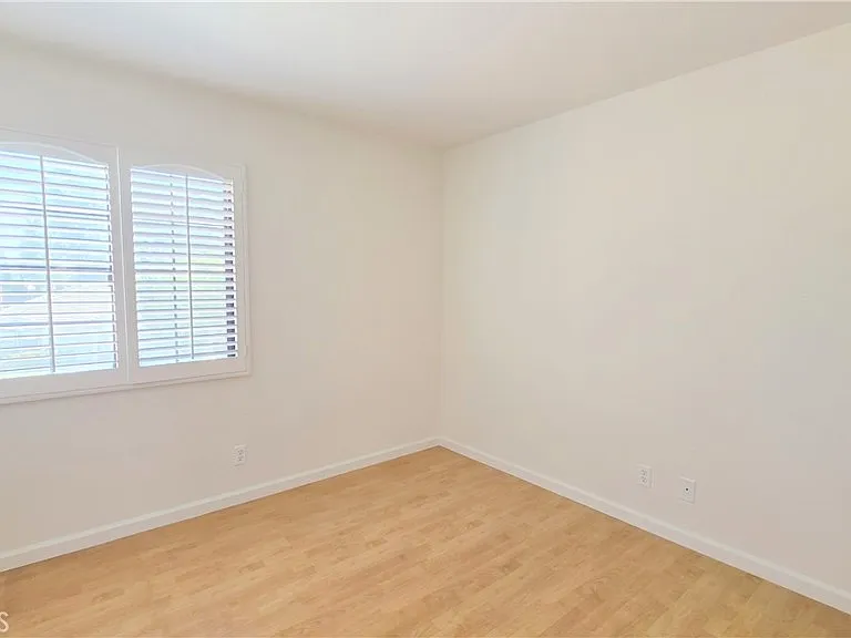 335 Eola Dr — Photo 22
