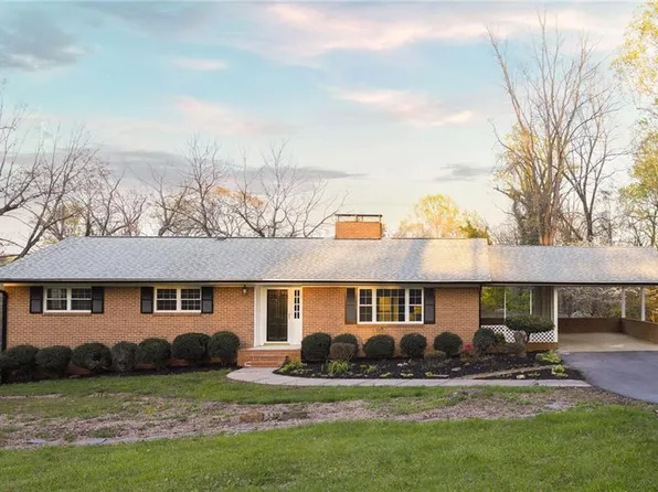 5715 Sweetbriar Rd, Pfafftown, NC 27040