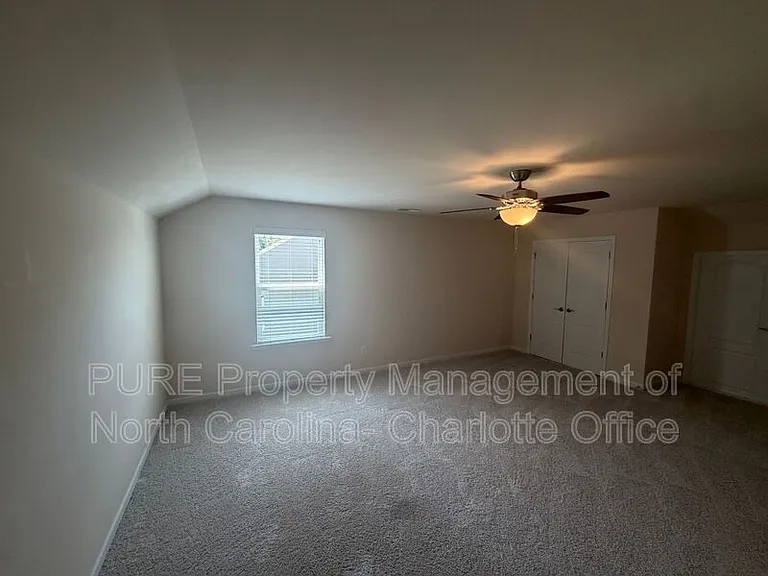 13818 Berkley Ave — Photo 35