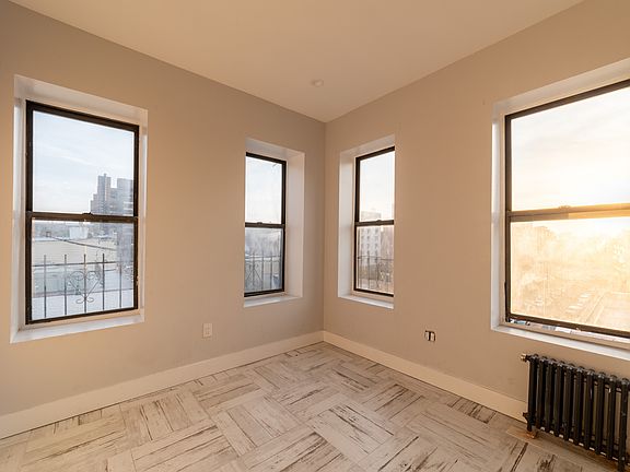 4th image of 77 Varet St APT 23
